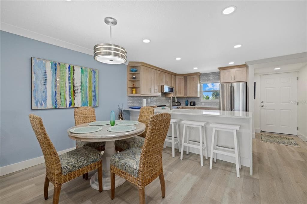 9393 MIDNIGHT PASS ROAD 302 photo 8