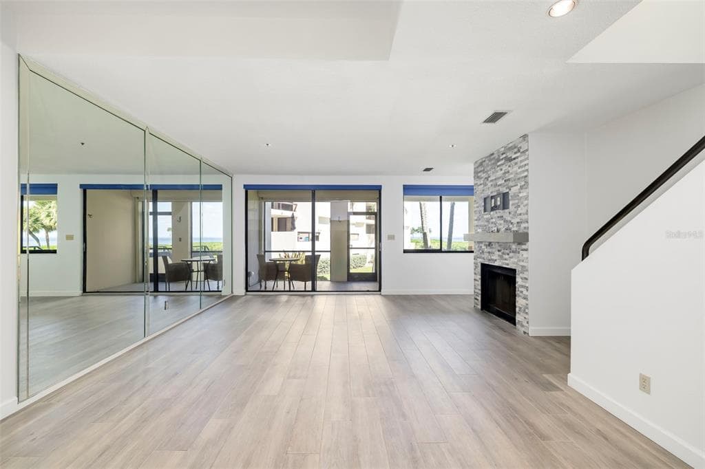 1920 HARBOURSIDE DRIVE 1003 photo 17