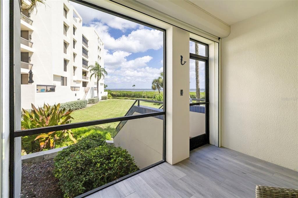 1920 HARBOURSIDE DRIVE 1003 photo 24