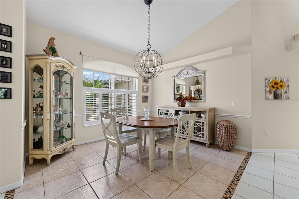150 N OXFORD DRIVE photo 11