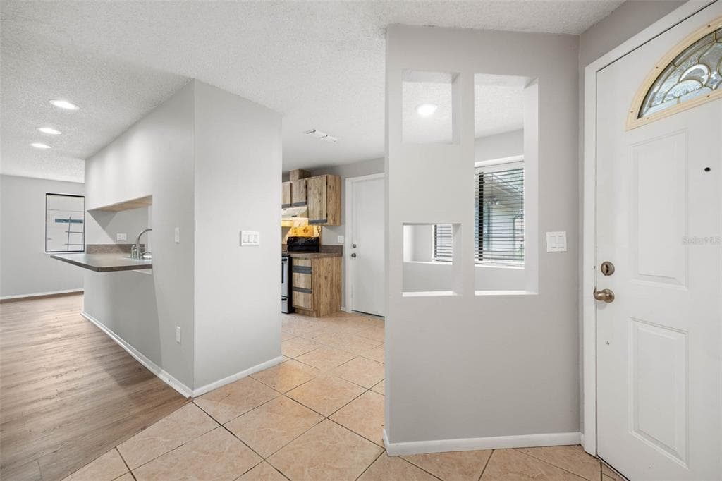 627 TIMBER BAY CIRCLE W photo 2