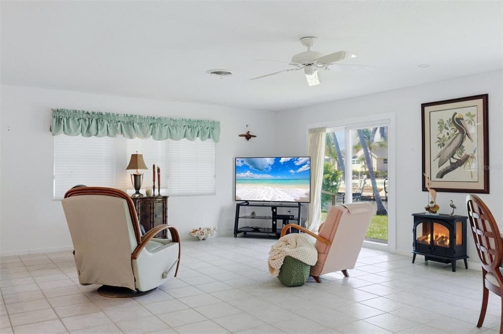 545 GASPAR DRIVE photo 6
