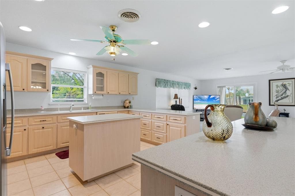 545 GASPAR DRIVE photo 14