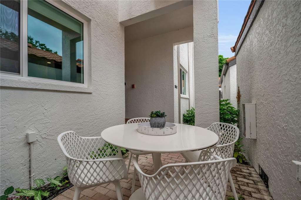 862 HUDSON AVENUE 862 photo 7