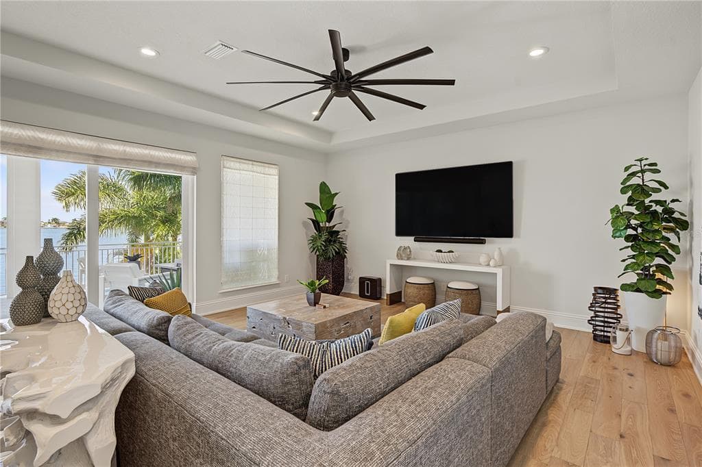 7 PARADISE LANE photo 9