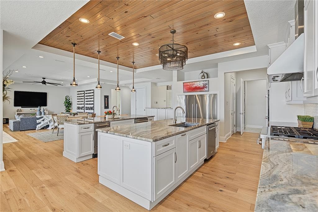 7 PARADISE LANE photo 21