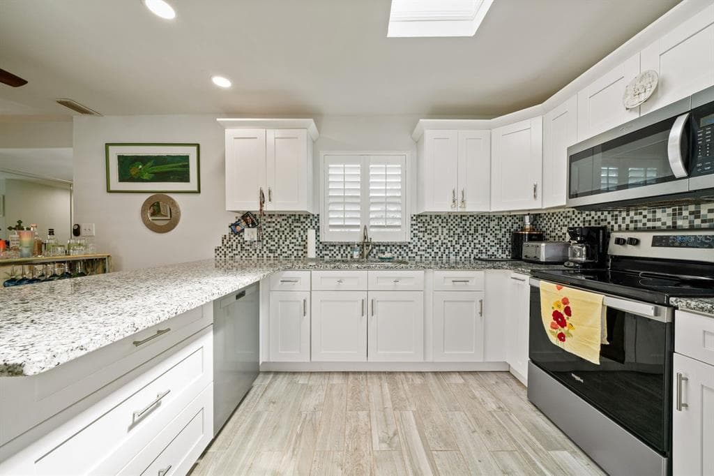 10713 DALTON AVENUE photo 9
