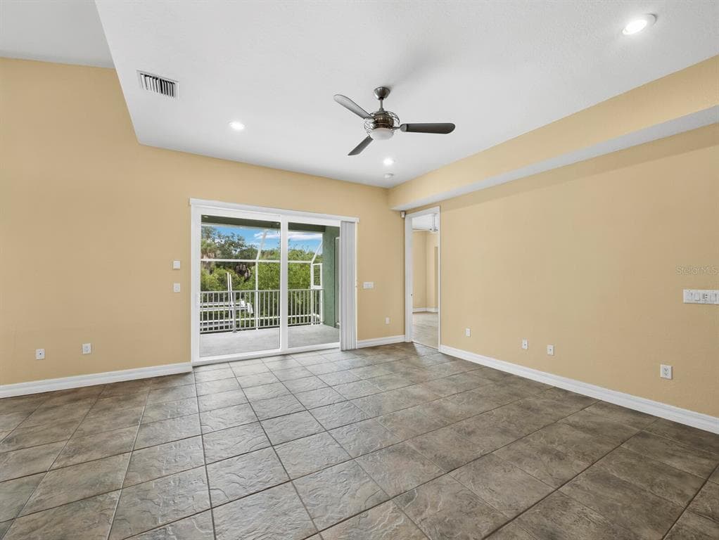 182 ISLAND CIRCLE photo 16