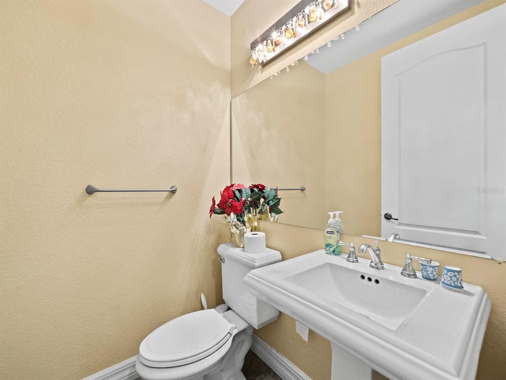 182 ISLAND CIRCLE photo 21
