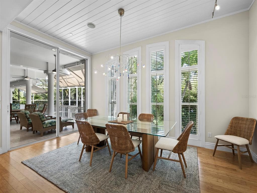 550 NORTON STREET photo 16