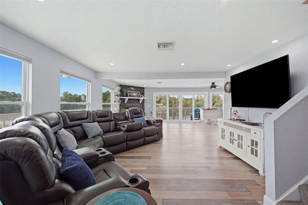 14523 BARLOW LANE photo 23