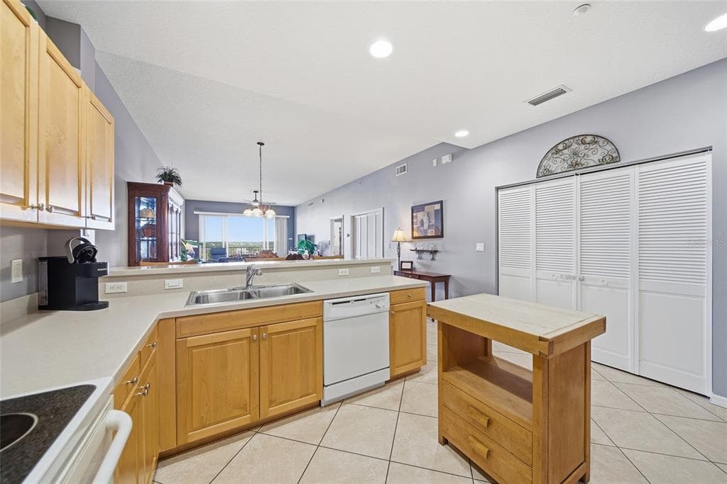 530 S GULFVIEW BOULEVARD 606 photo 11
