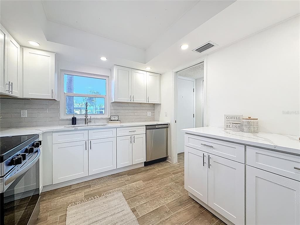 4550 COVE CIRCLE 106 photo 7