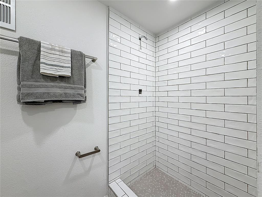 4550 COVE CIRCLE 106 photo 20