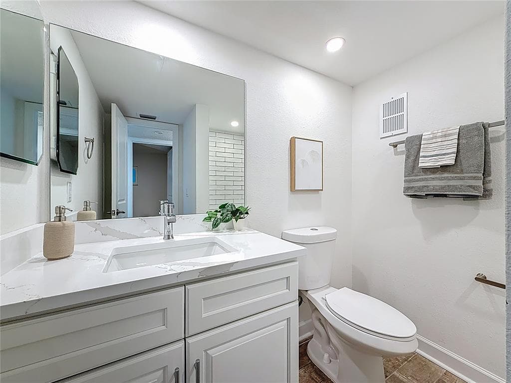 4550 COVE CIRCLE 106 photo 18