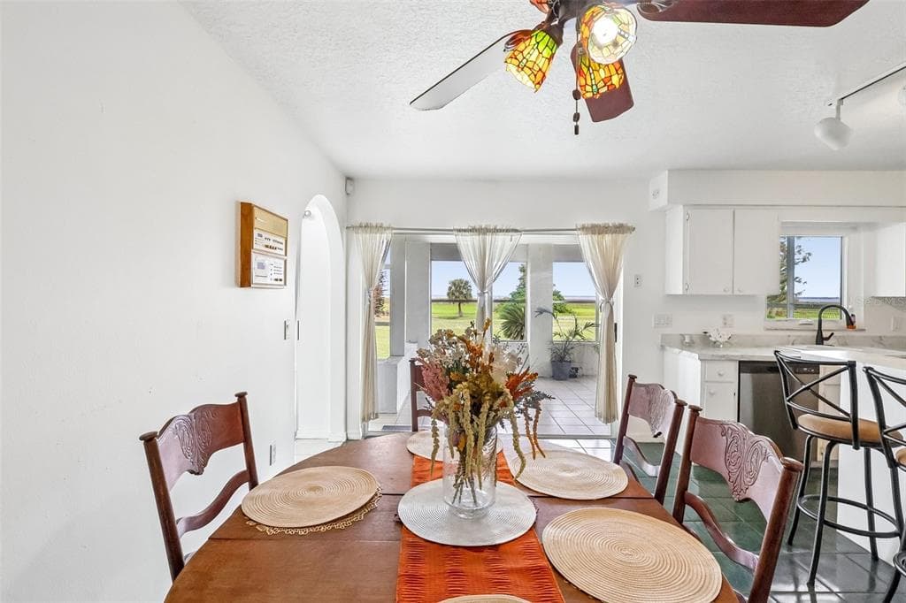 3480 LAKESHORE BOULEVARD photo 6