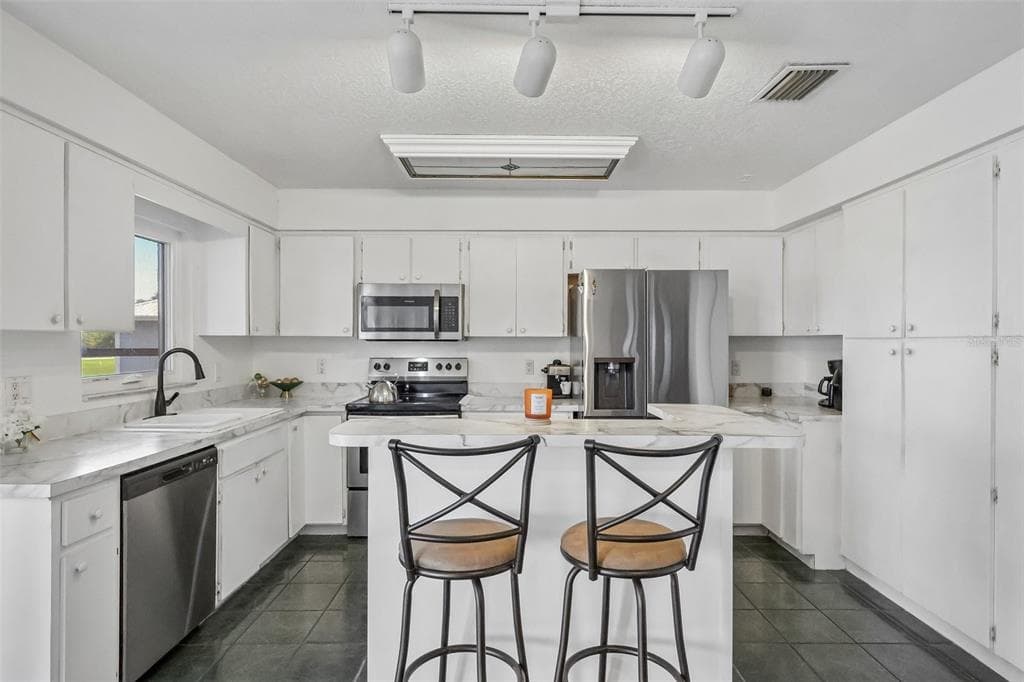 3480 LAKESHORE BOULEVARD photo 13