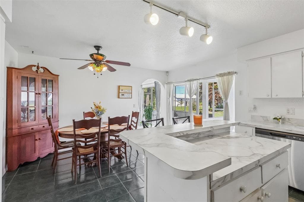 3480 LAKESHORE BOULEVARD photo 12