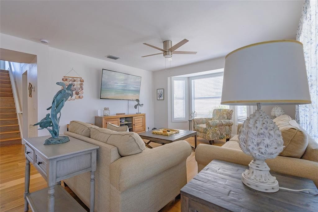 607 S BAY BOULEVARD photo 16