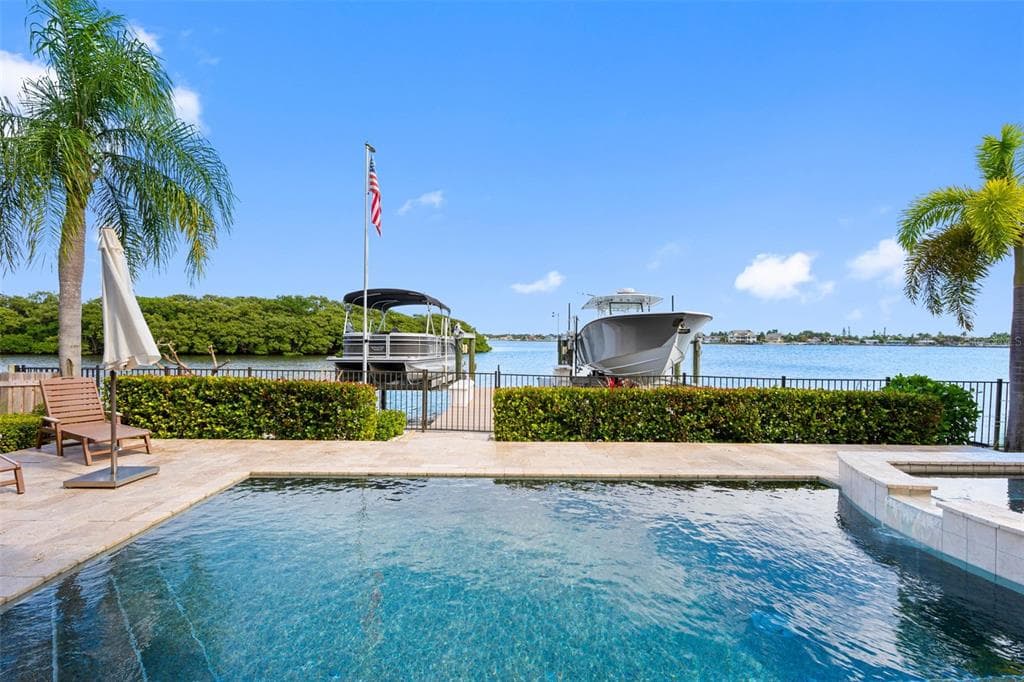 505 HARBOR DRIVE photo 6