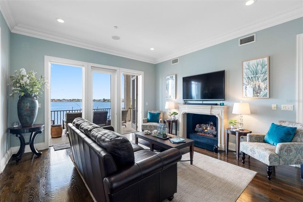 505 HARBOR DRIVE photo 22