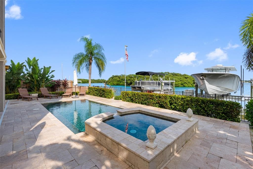505 HARBOR DRIVE photo 9