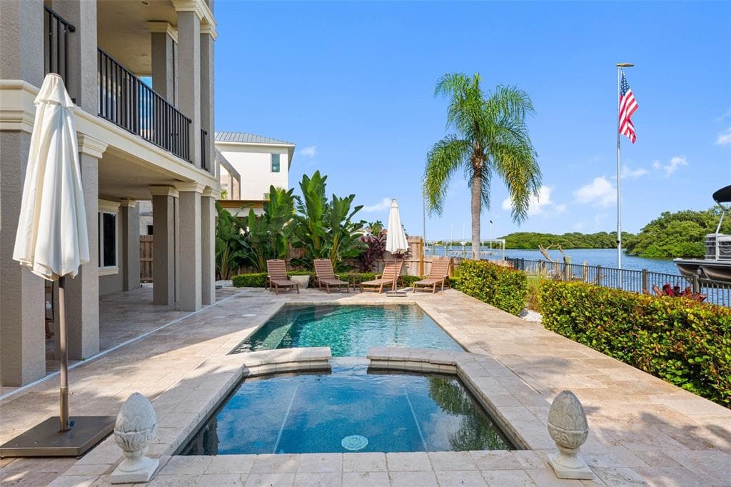 505 HARBOR DRIVE photo 8