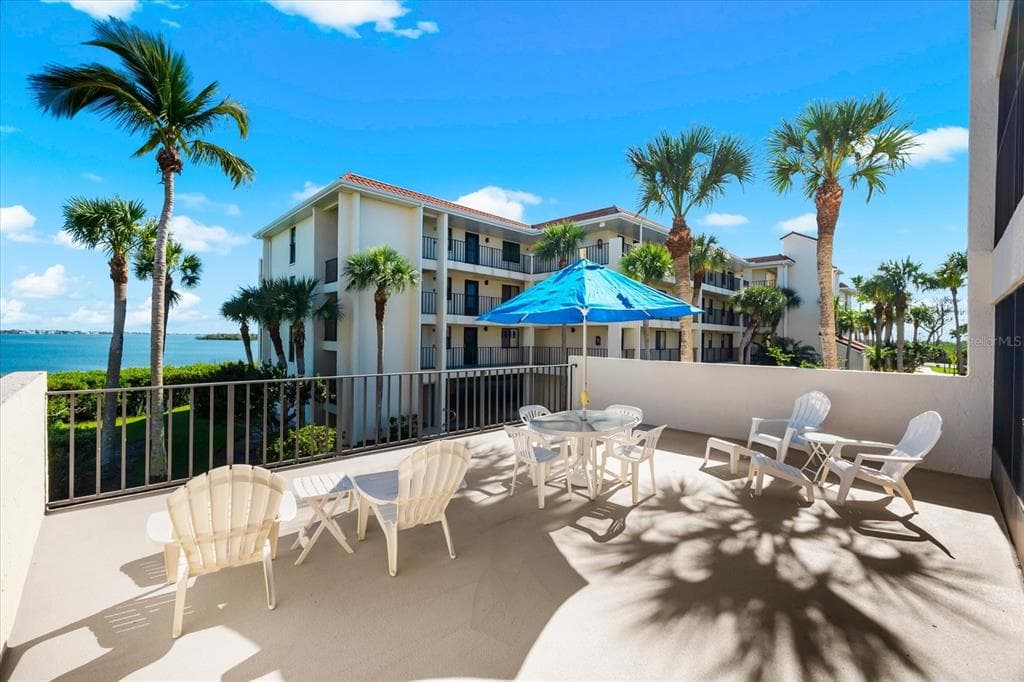 1551 BEACH ROAD 207 photo 3