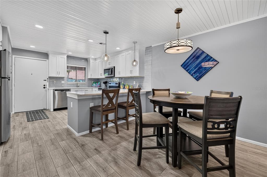 1634 STICKNEY POINT ROAD 34-202 photo 12
