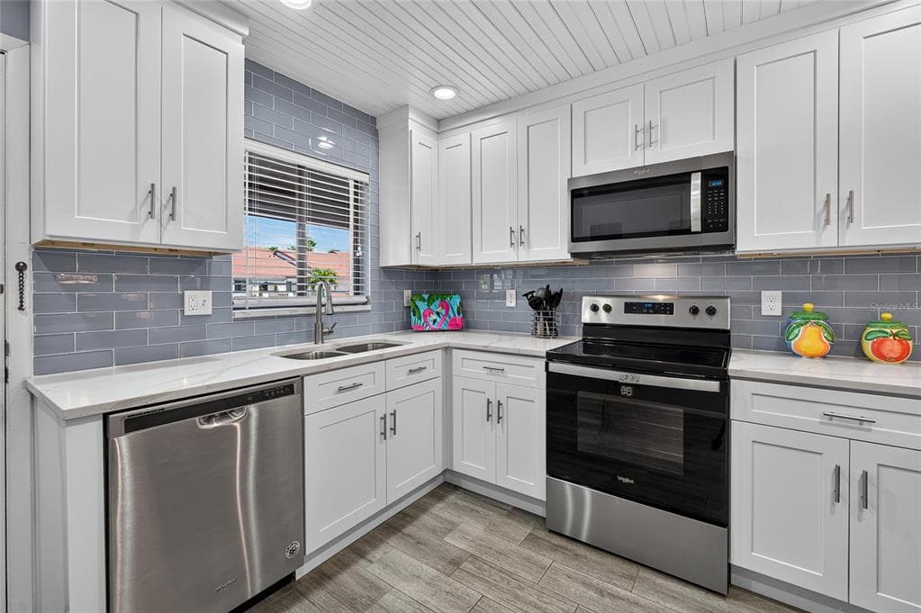 1634 STICKNEY POINT ROAD 34-202 photo 7