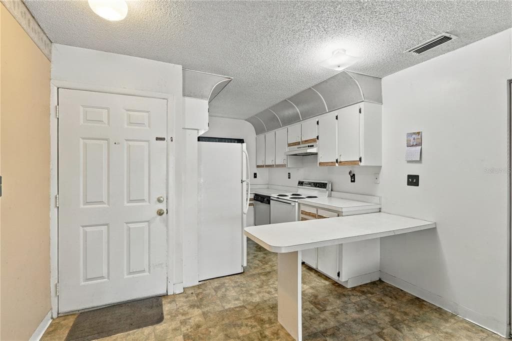 313 DIRKSEN DRIVE F13 photo 14