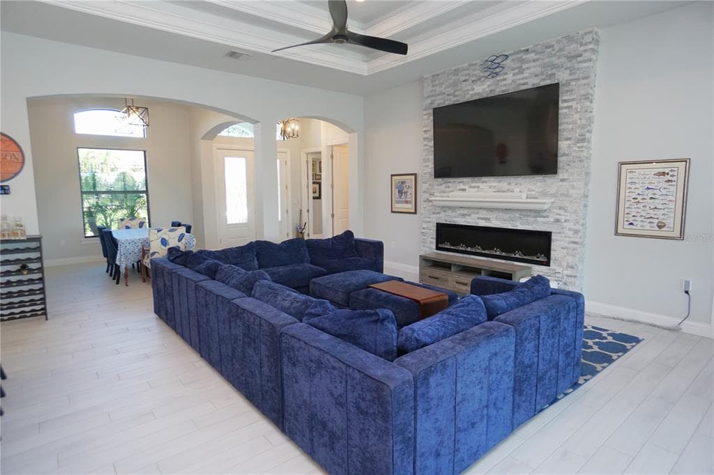 319 TRIESTE DRIVE photo 10