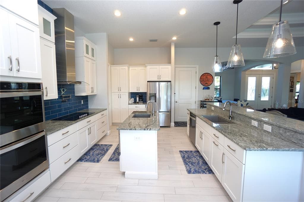319 TRIESTE DRIVE photo 18