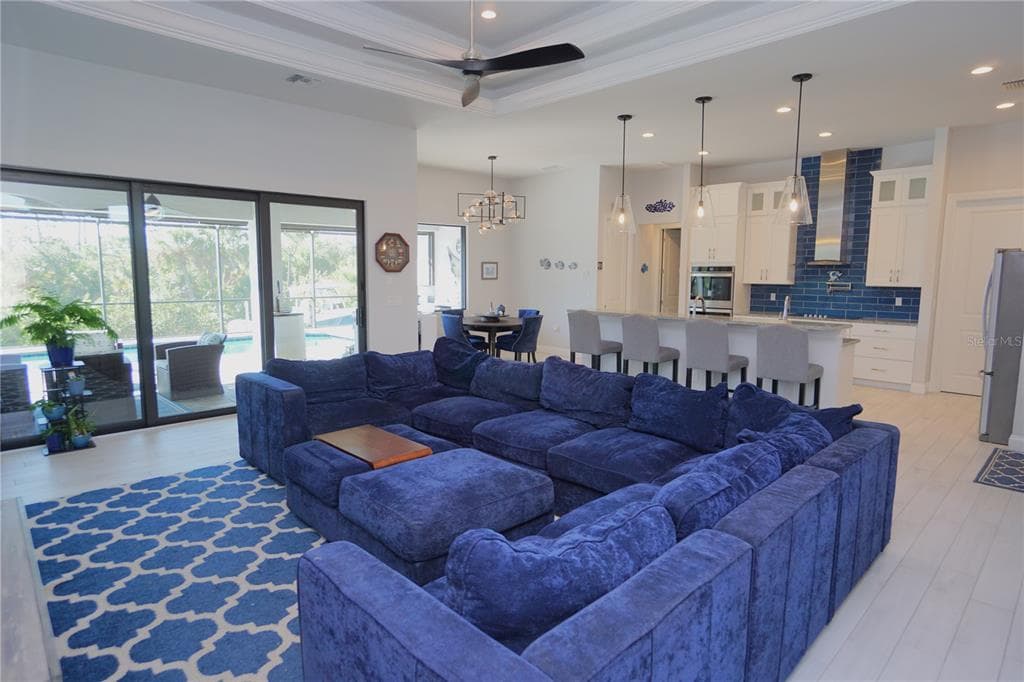 319 TRIESTE DRIVE photo 8
