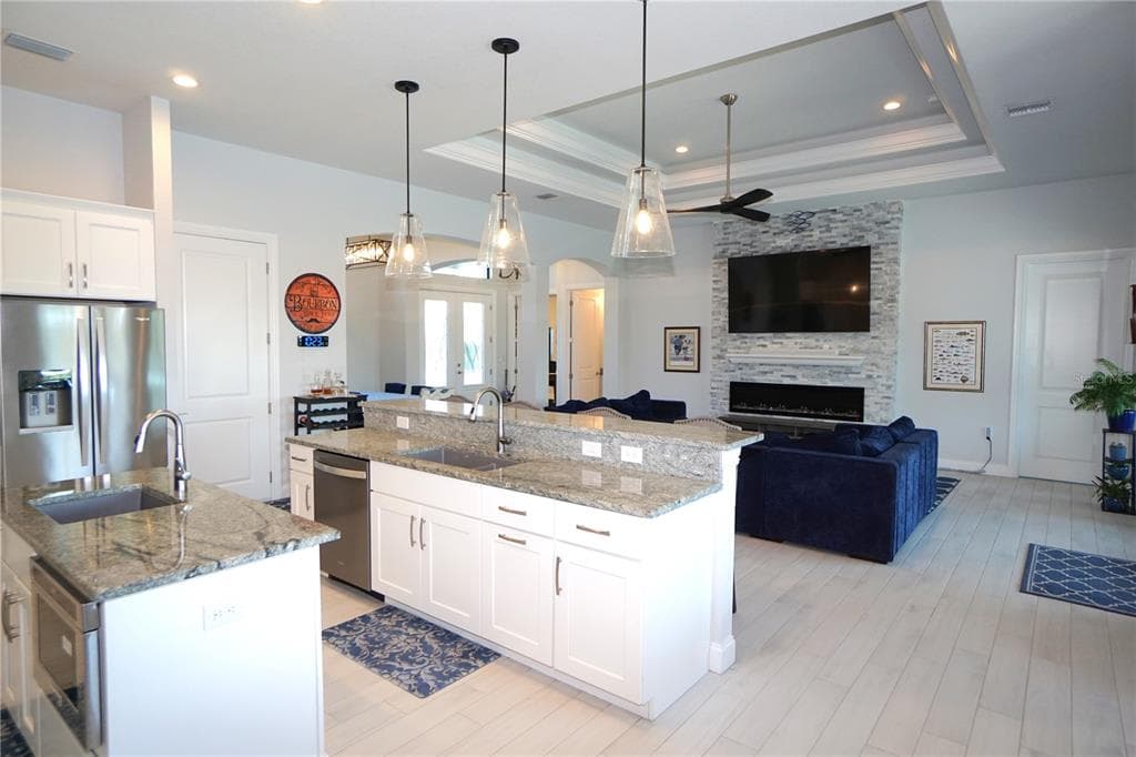 319 TRIESTE DRIVE photo 21