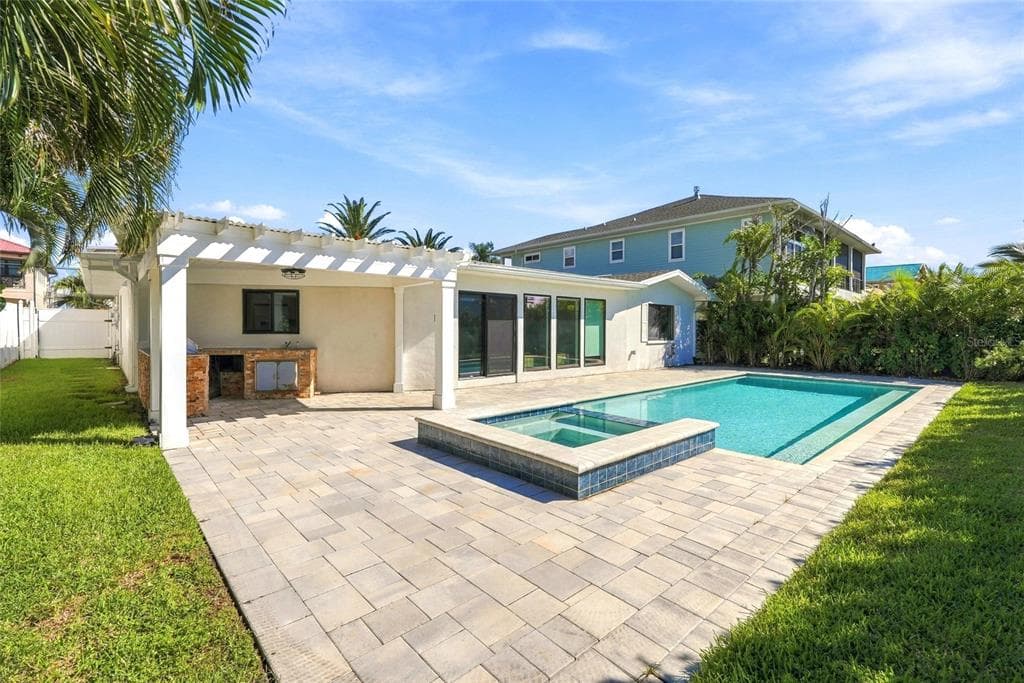 556 JOHNS PASS AVENUE photo 7