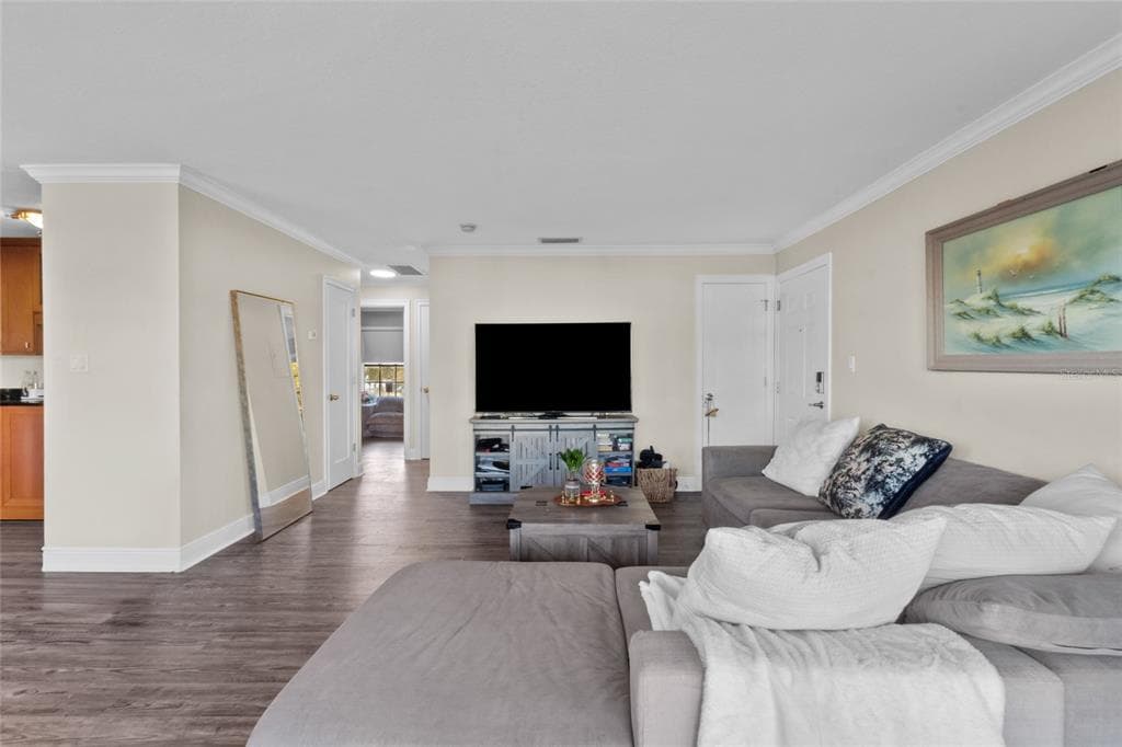 5202 BEACH DRIVE SE D photo 6