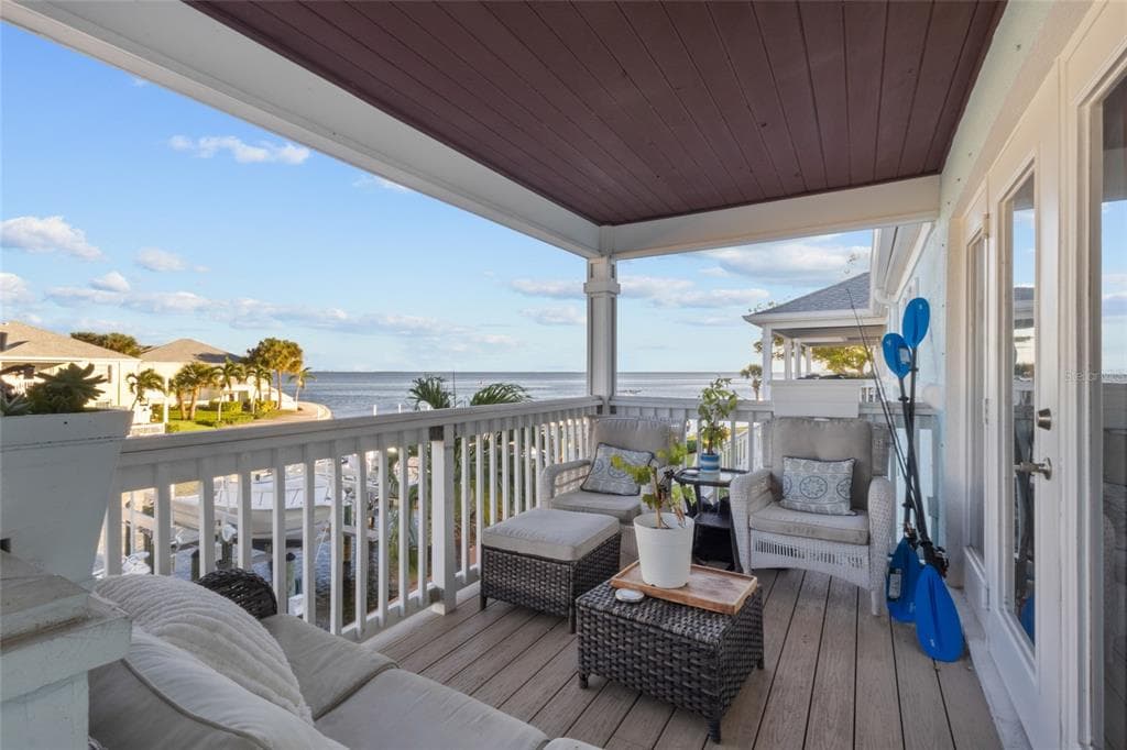 5202 BEACH DRIVE SE D photo 19