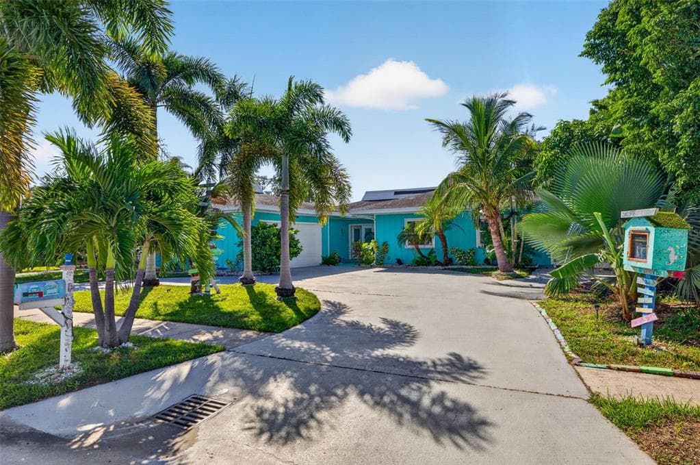 4643 BAY CREST DRIVE photo 2
