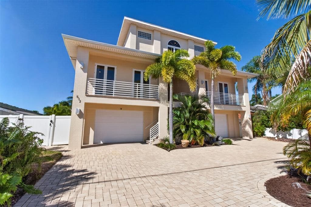 532 JOHNS PASS AVENUE photo 2