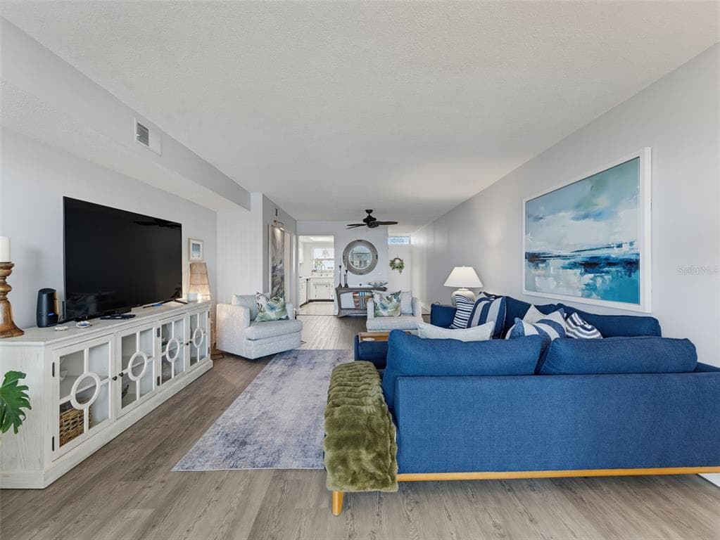 1868 SHORE DRIVE S 511 photo 25