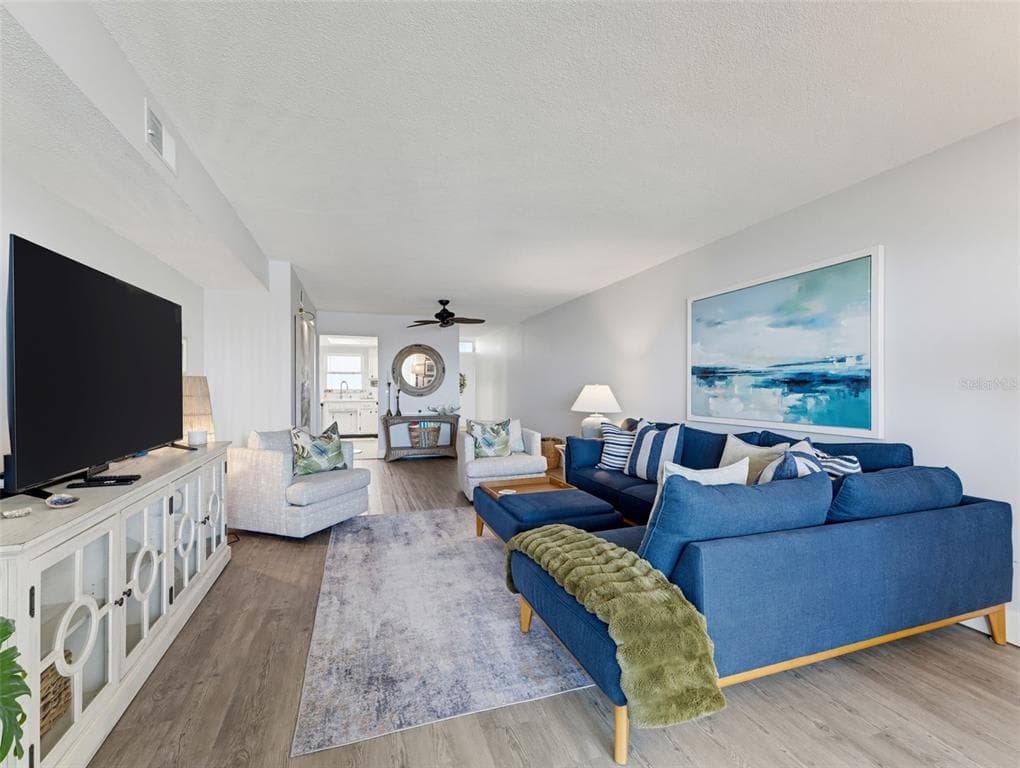 1868 SHORE DRIVE S 511 photo 21
