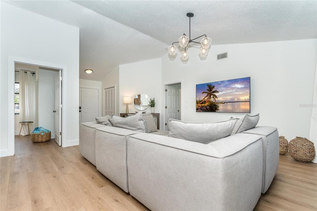 16 LEEWARD DRIVE photo 6