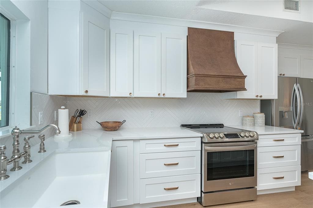 16 LEEWARD DRIVE photo 12