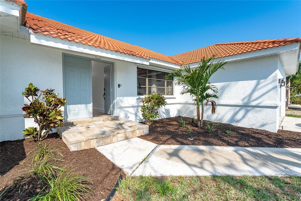 16 LEEWARD DRIVE photo 3