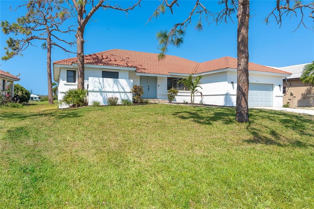 16 LEEWARD DRIVE photo 1